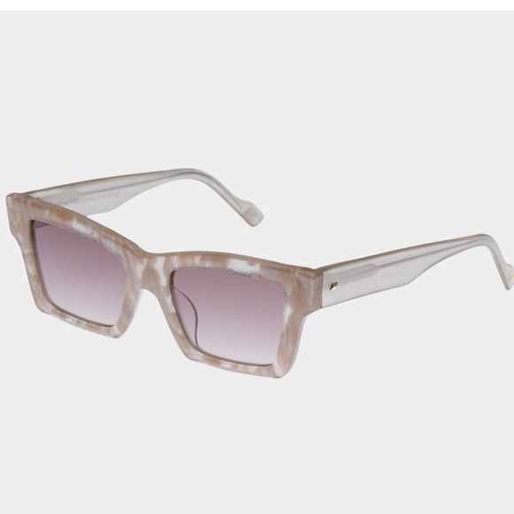 LE SPECS SUNGLASSES HERO ALT FIT  IN GOLD SEASHELL main image 7